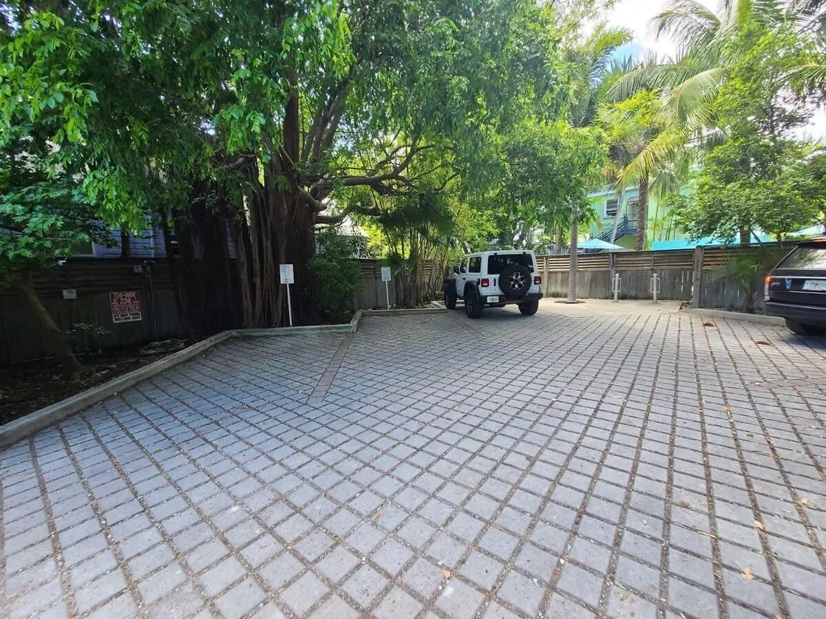 Duval Street Suite W Parking And Heated Pool Key West